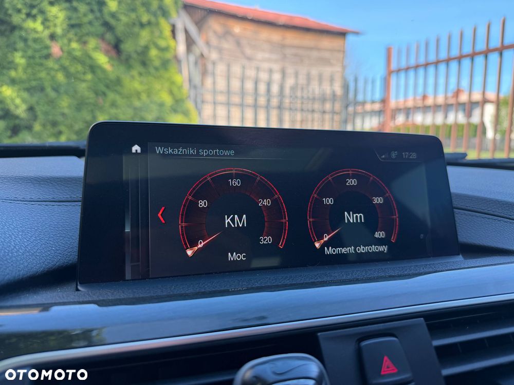 BMW Seria 3 330i Sport Line Sport - 28