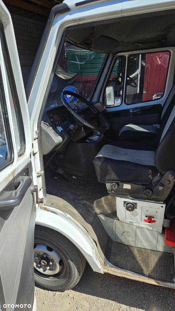 Mercedes-Benz 208 - 9