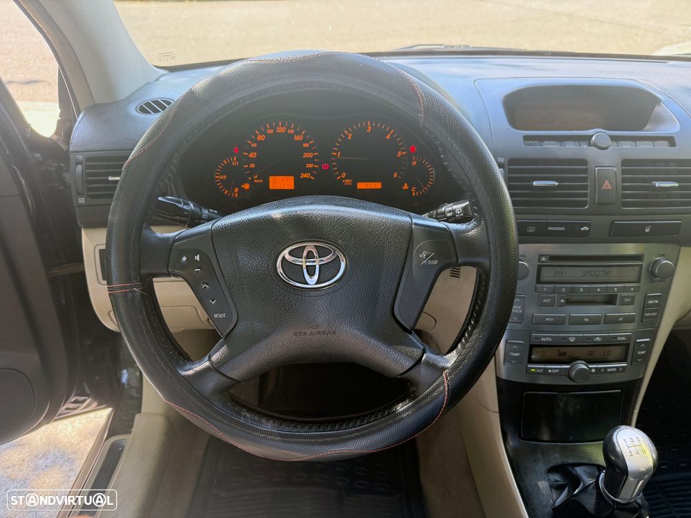 Toyota Avensis SW 2.0 D-4D - 12