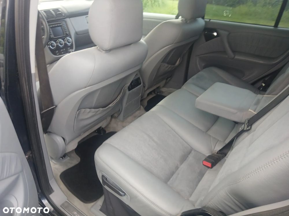 Mercedes-Benz ML - 12
