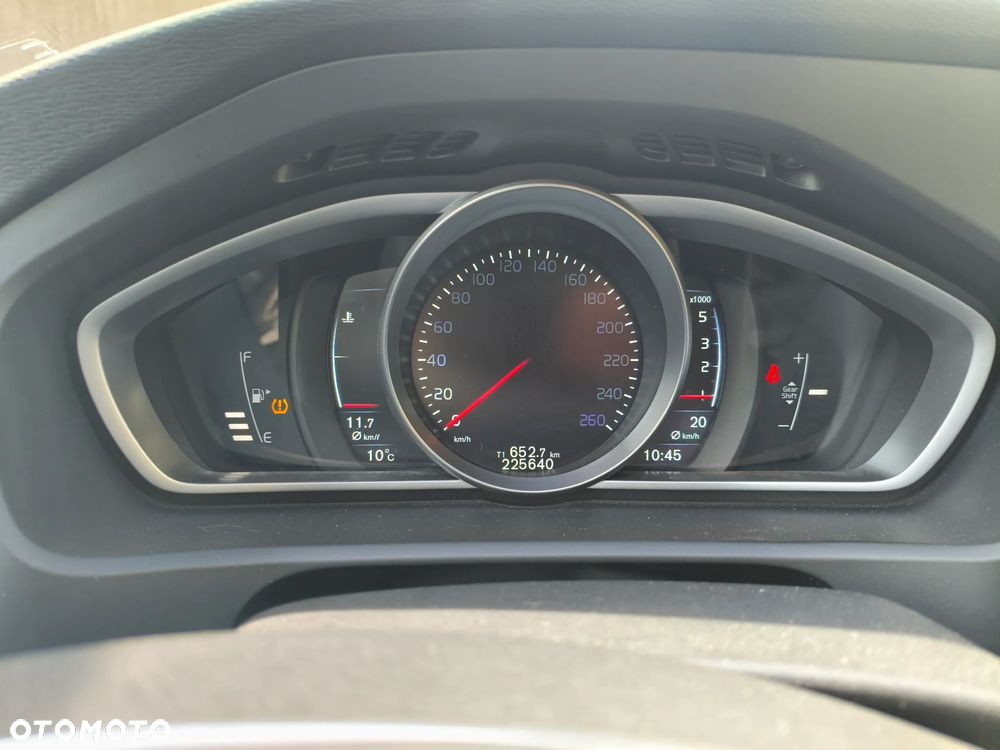 Volvo V40 D4 Summum - 9