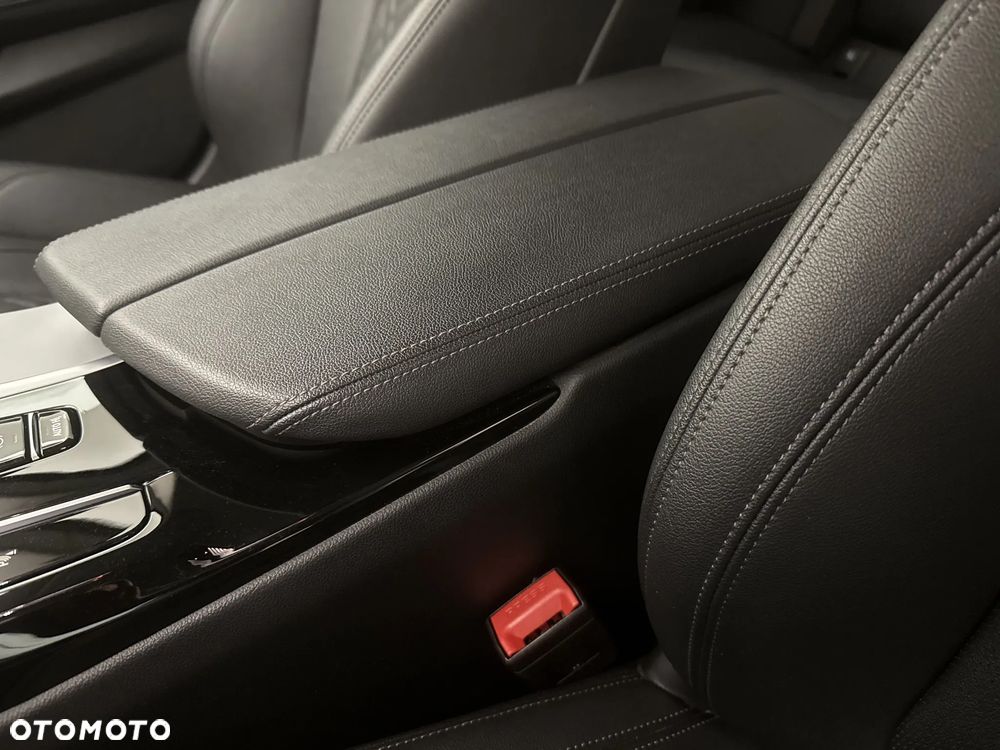 BMW Seria 5 520i mHEV - 16