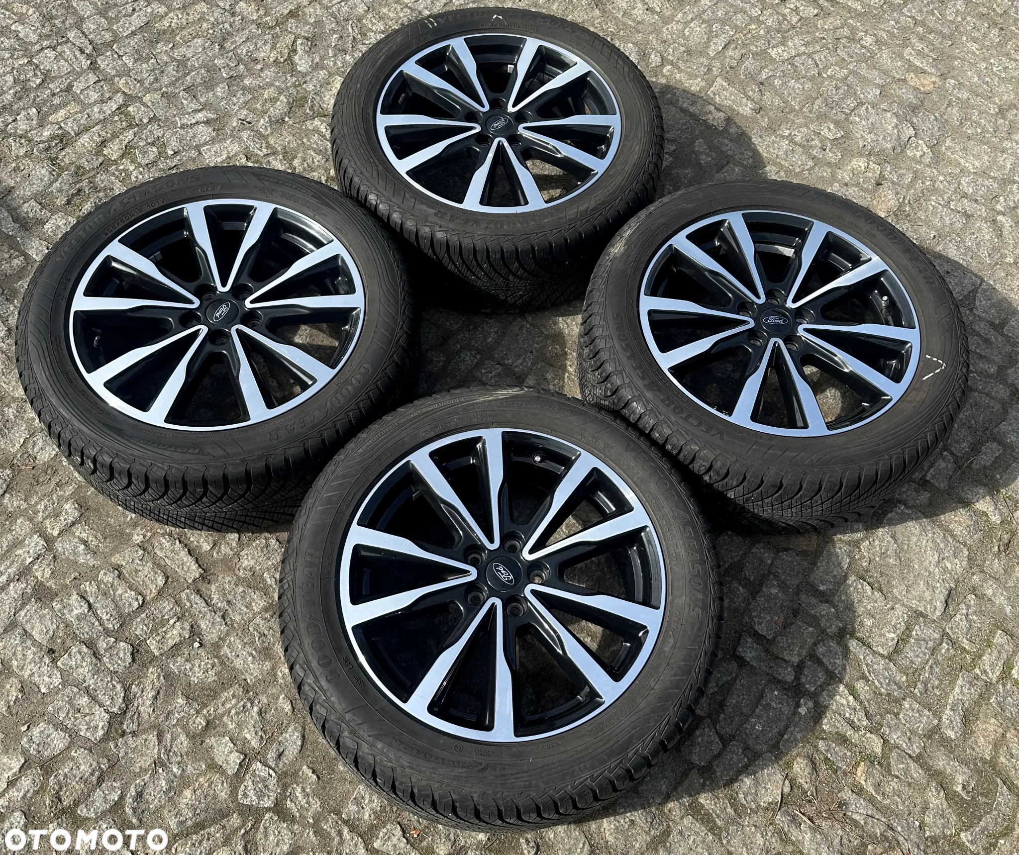 Koła Całoroczne wielosezonowe do Ford Kuga 5x108 18 235 50 Goodyear - 3