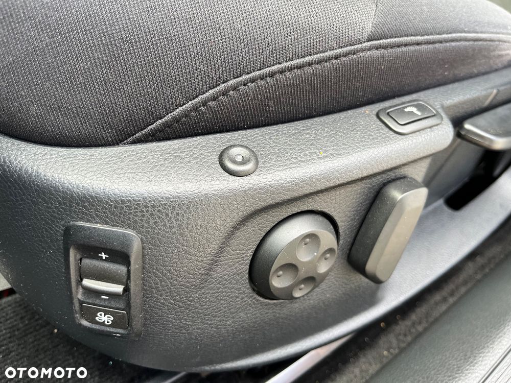 Volkswagen Passat Variant 2.0 TDI DSG BlueMotion Technology Comfortline - 12