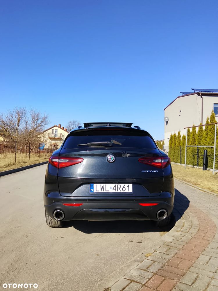 Alfa Romeo Stelvio - 17