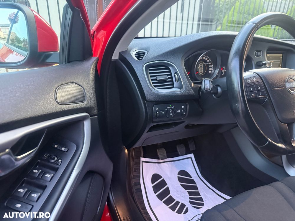 Volvo V40 T2 Momentum - 34