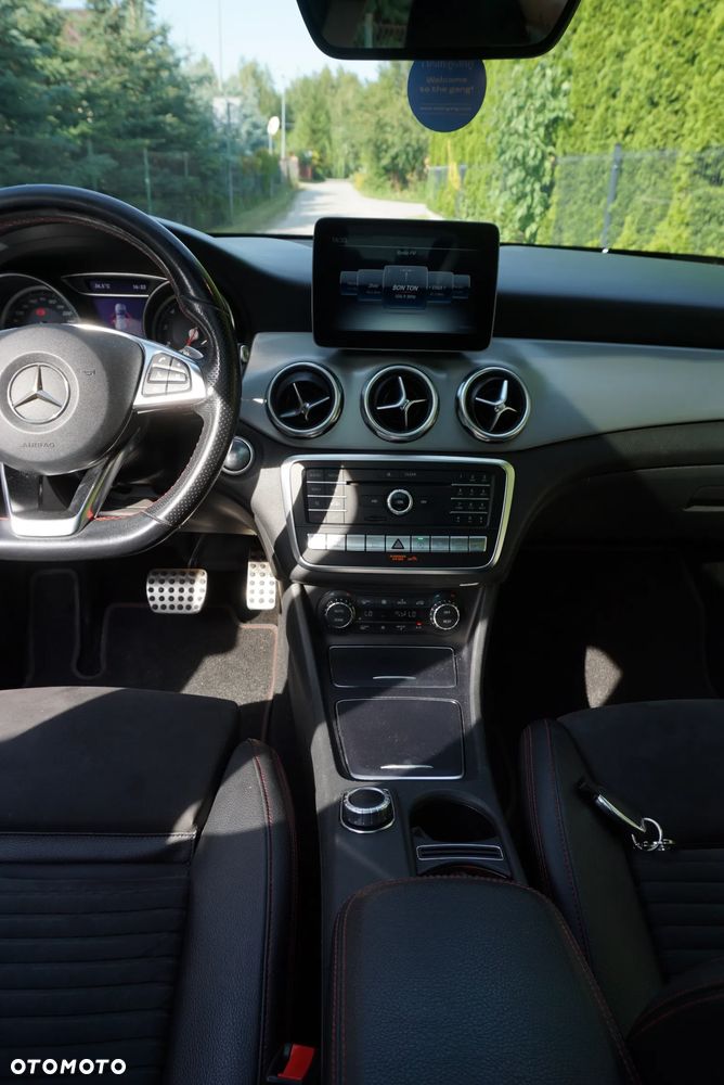 Mercedes-Benz GLA 220 4-Matic AMG Line - 26