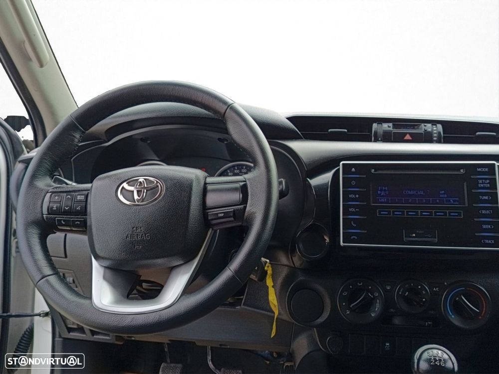 Toyota Hilux 2.4 D-4D 2WD CD CM - 12