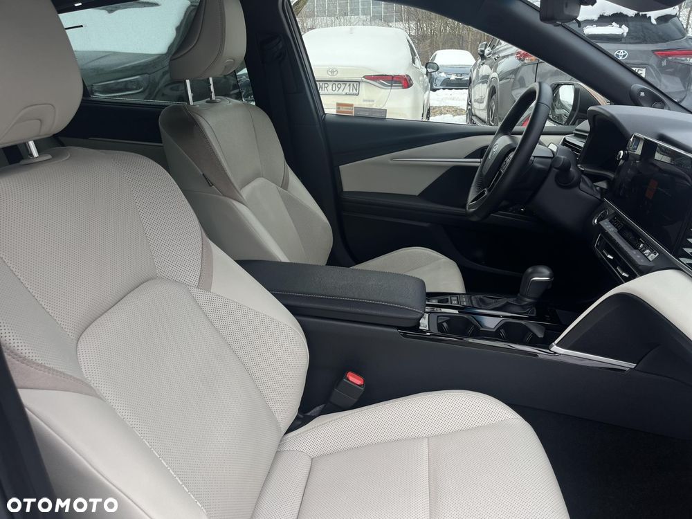 Toyota Camry - 25