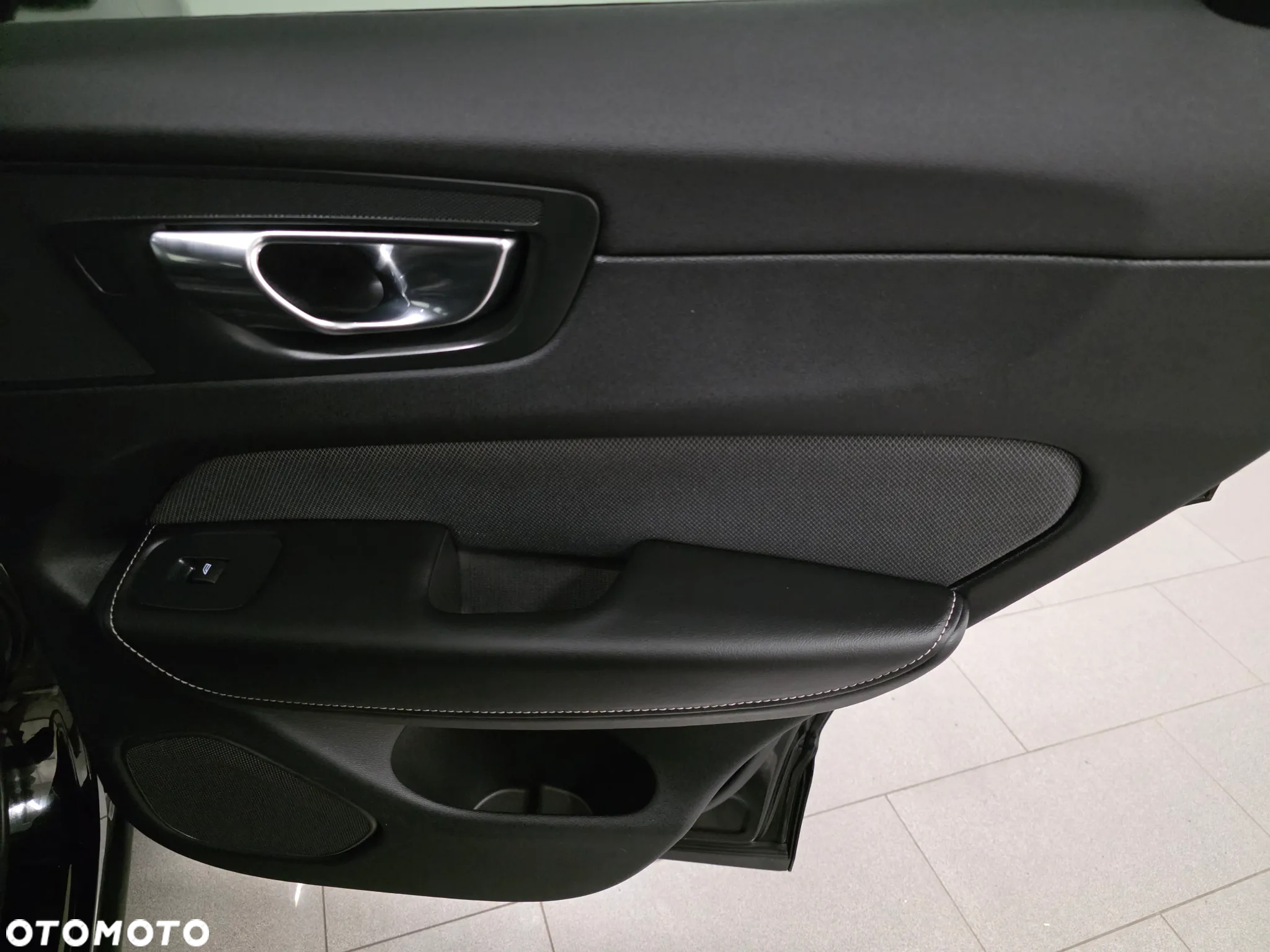 Volvo XC 60 B4 D AWD Plus Dark - 25