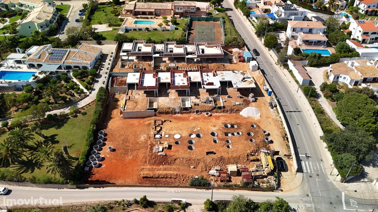 Luxuosa Moradia em Construção em Luz, Lagos - Grande imagem: 2/22