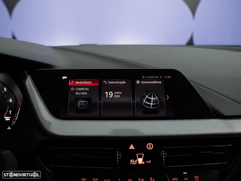 BMW 118 i Pack Desportivo M Auto - 29