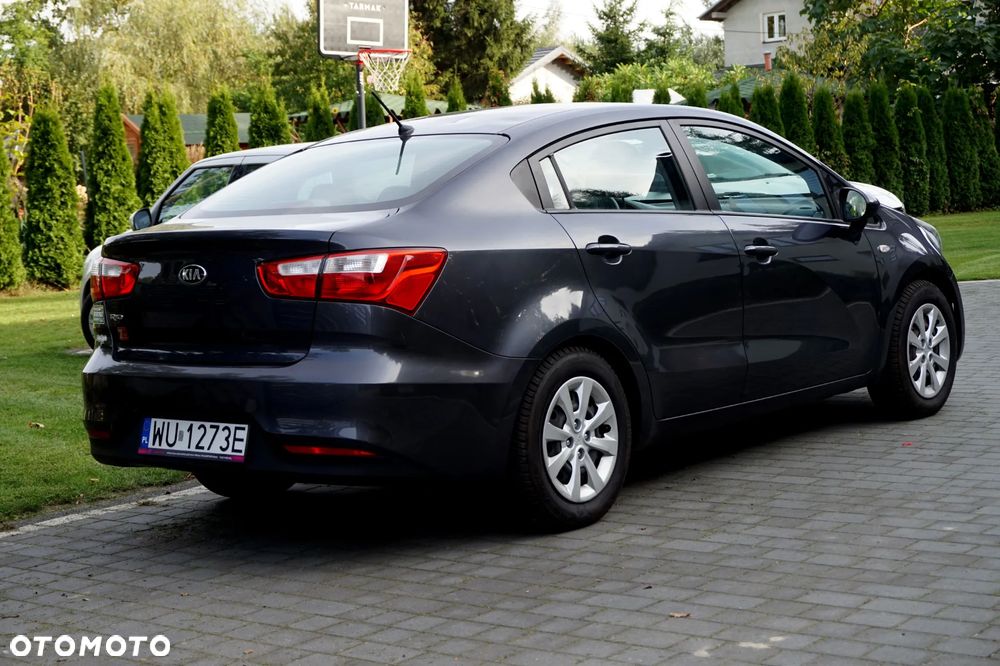 Kia Rio 1.2 L - 5