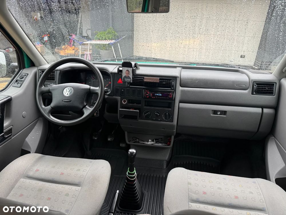 Volkswagen Caravelle - 4