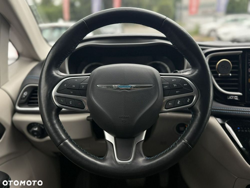 Chrysler Pacifica - 21