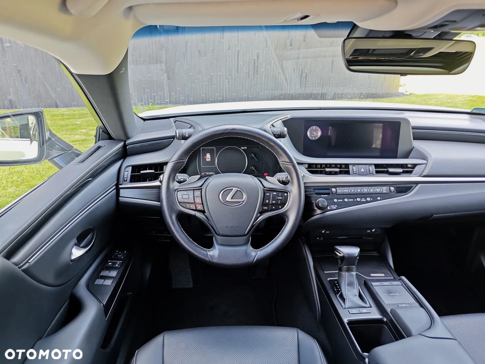 Lexus ES 300h Business Edition - 16