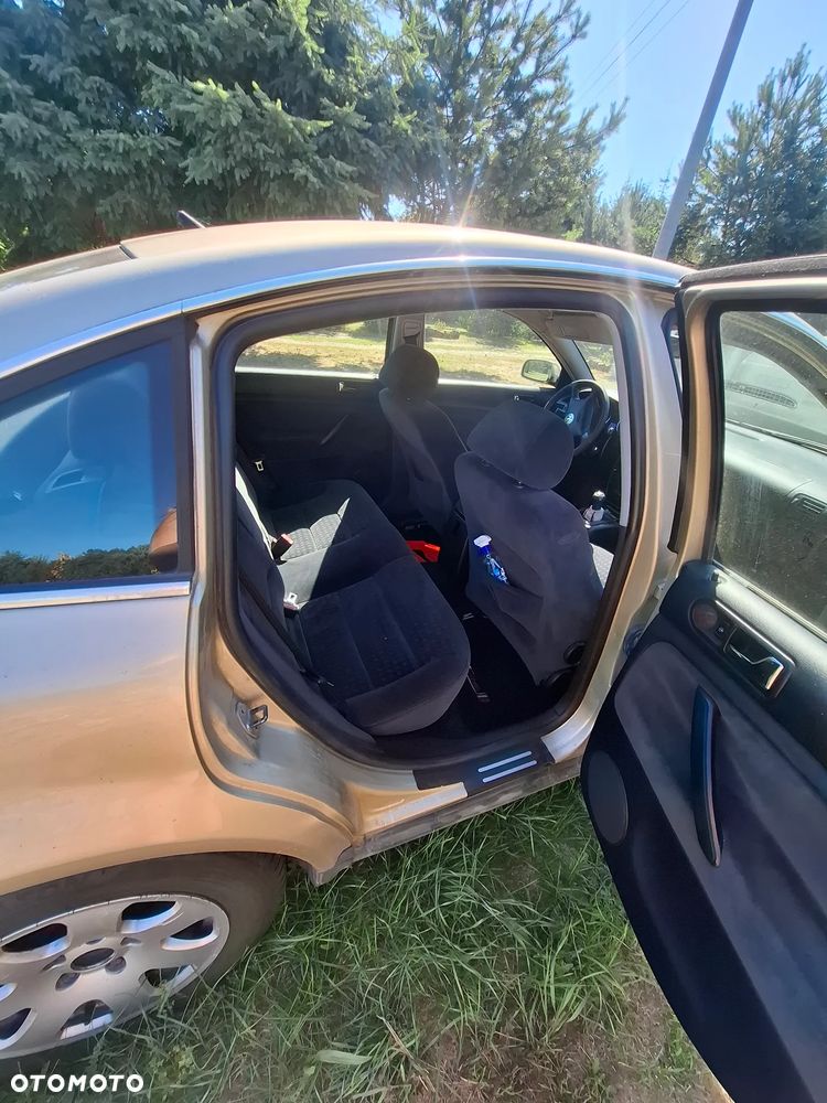 Volkswagen Passat 1.9 TDI Basis - 4