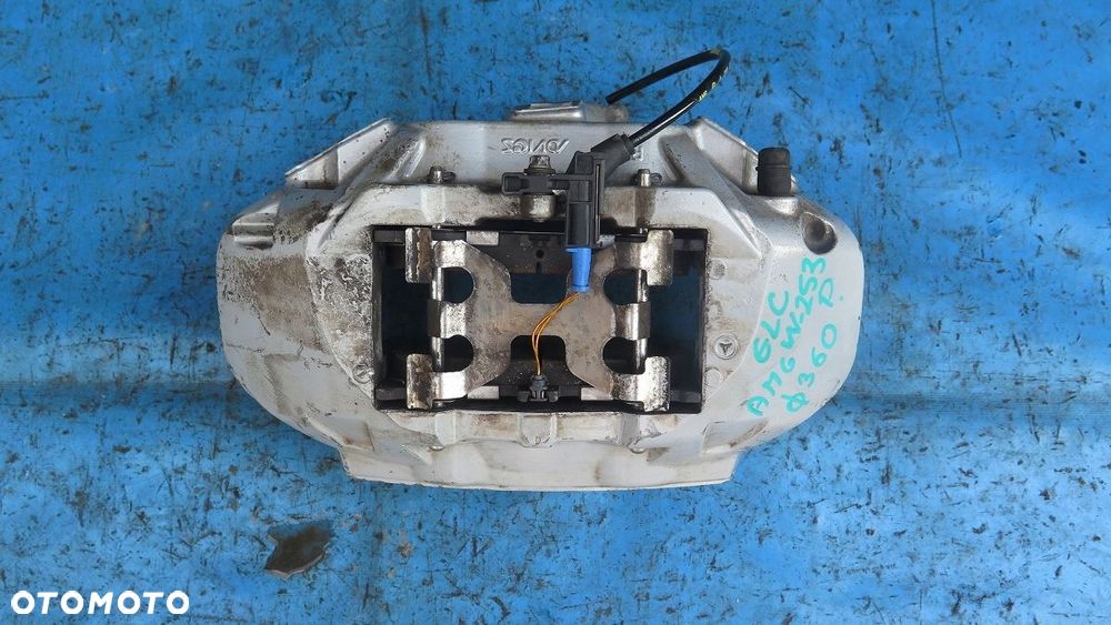 ZACISK PRZÓD PRAWY MERCEDES GLC W253 AMG