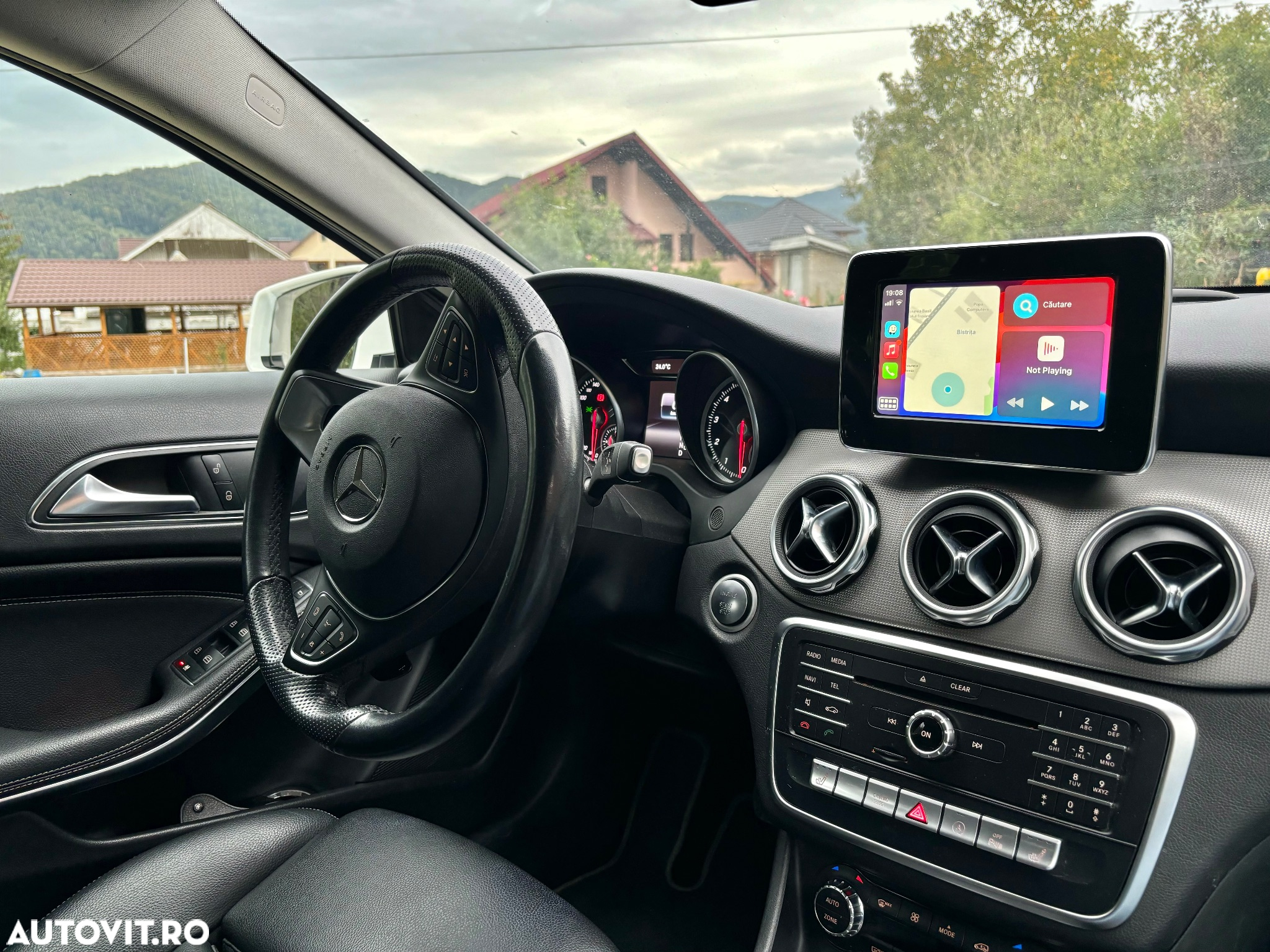 Mercedes-Benz GLA 180 7G-DCT - 13