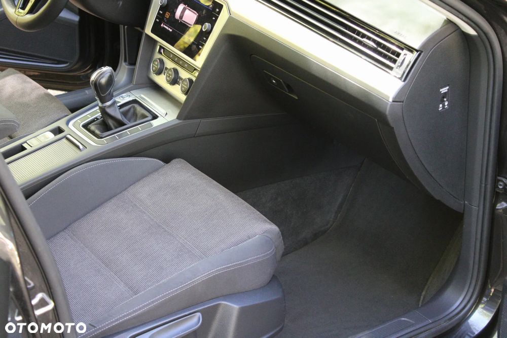Volkswagen Passat 2.0 TDI SCR Comfortline DSG - 21