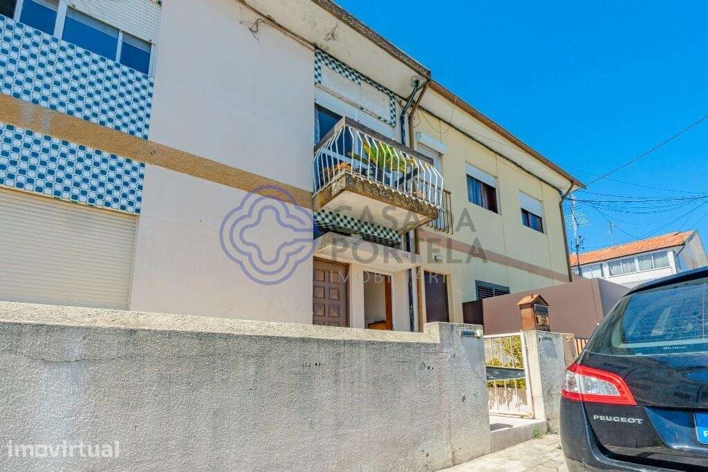 Andar de moradia T2 com 84,8 m2, logradouro e sótão com potencial de a - Grande imagem: 2/25