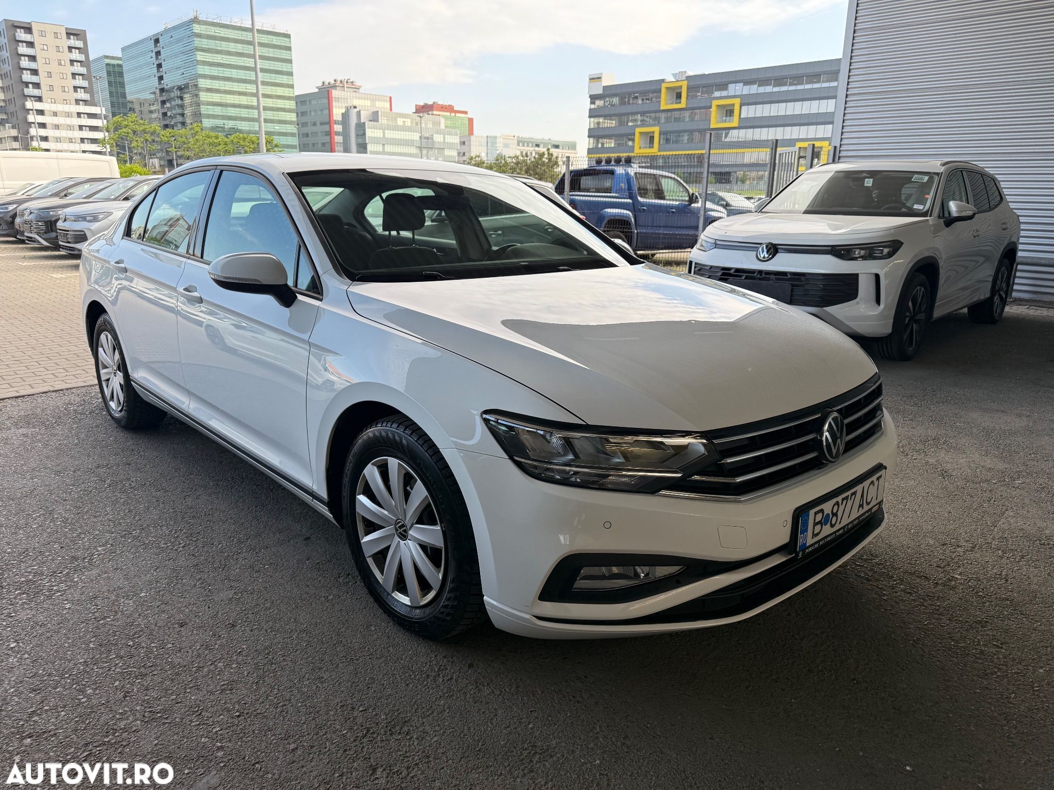 Volkswagen Passat 2.0 TDI DSG Trendline - 1