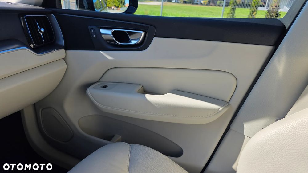 Volvo XC 60 B5 AWD Core - 16