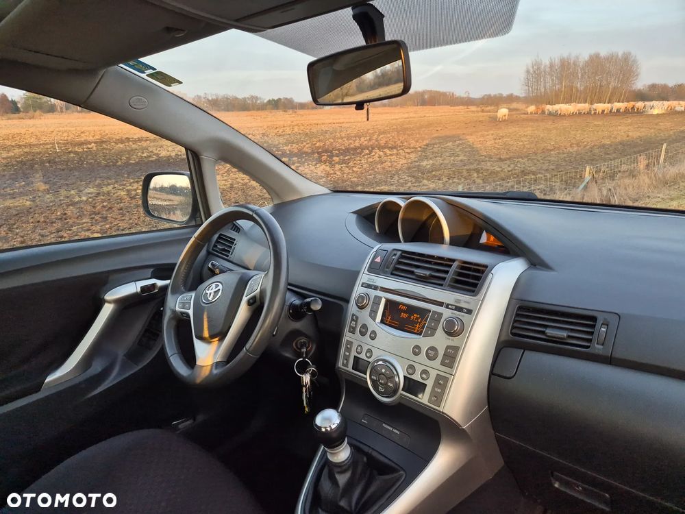 Toyota Verso 1.8 Premium EU5 - 13