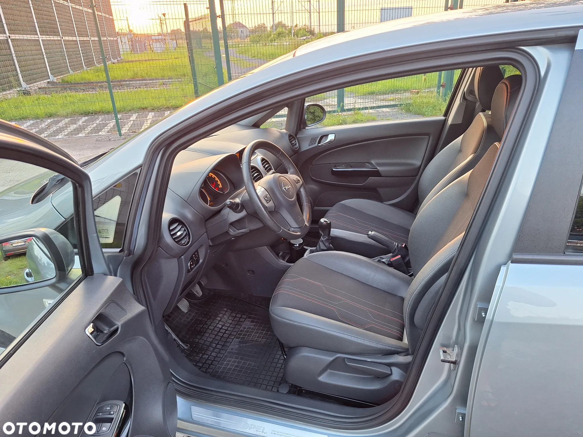 Opel Corsa 1.4 16V Edition 150 - 9