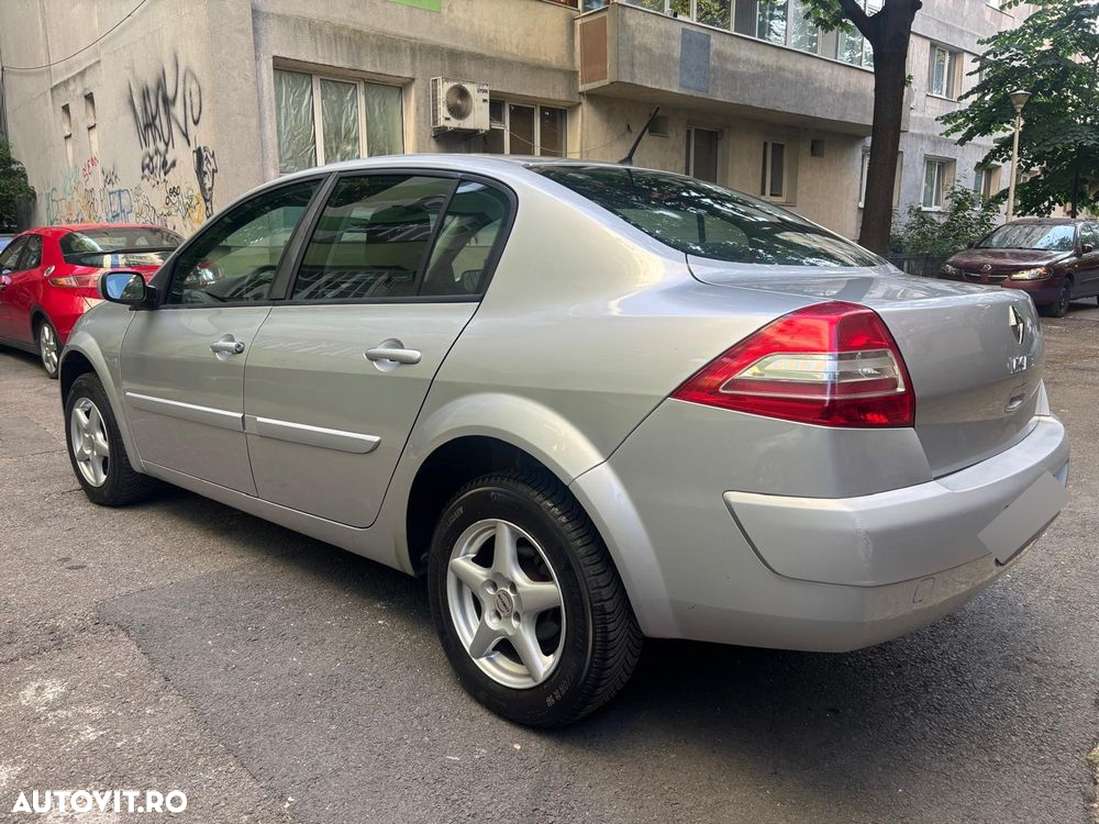 Renault Megane Sedan 1.4 16V Prima - 4