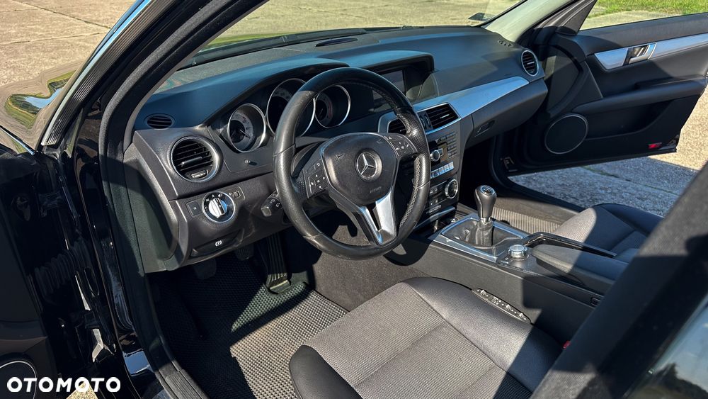 Mercedes-Benz Klasa C 200 CDI DPF (BlueEFFICIENCY) Avantgarde - 11