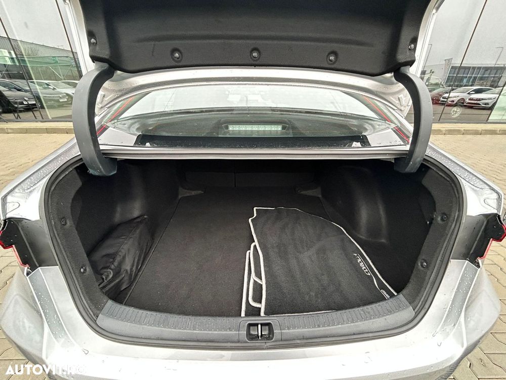 Toyota Corolla 1.8 HSD Business - 28