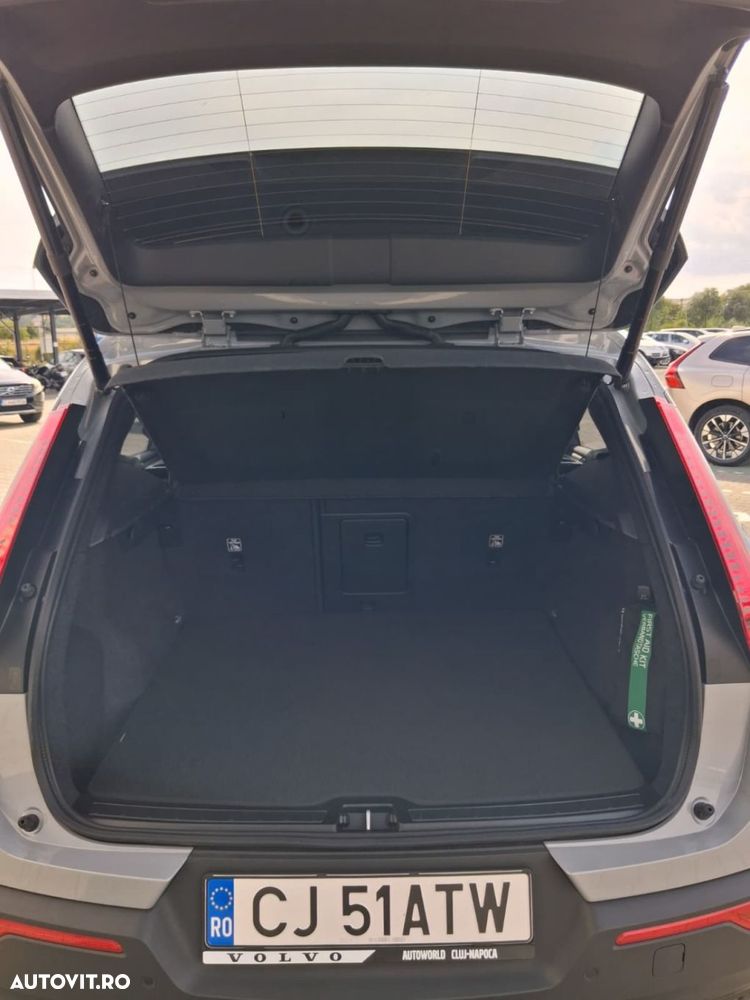 Volvo XC 40 B4 AT FWD MHEV Plus Dark - 16