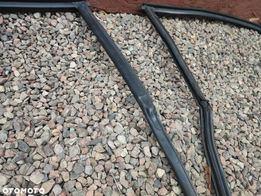 BMW E46 COUPE ORYGINALNE CZARNE USZCZELKI DRZWI LEWA / PRAWA ( USZCZELKA LEWA / PRAWA DRZWI )  PODGRZEWANE EUROPA O NR. 51 71 7 161 687 / 51 71 7 161 688 OEM - 22