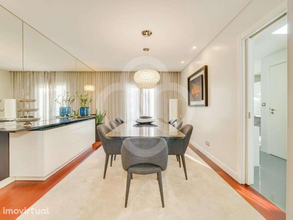 Apartamento T4 com 4 lugares de parqueamento na Avenida Marquês de ... - Grande imagem: 2/15