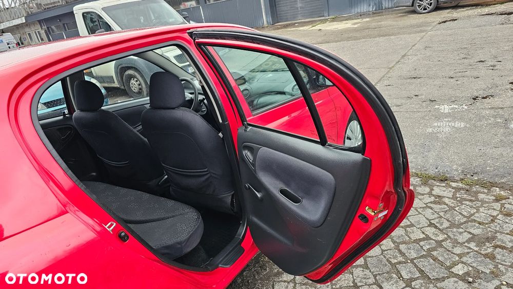 Toyota Yaris 1.4 D-4D Base - 11