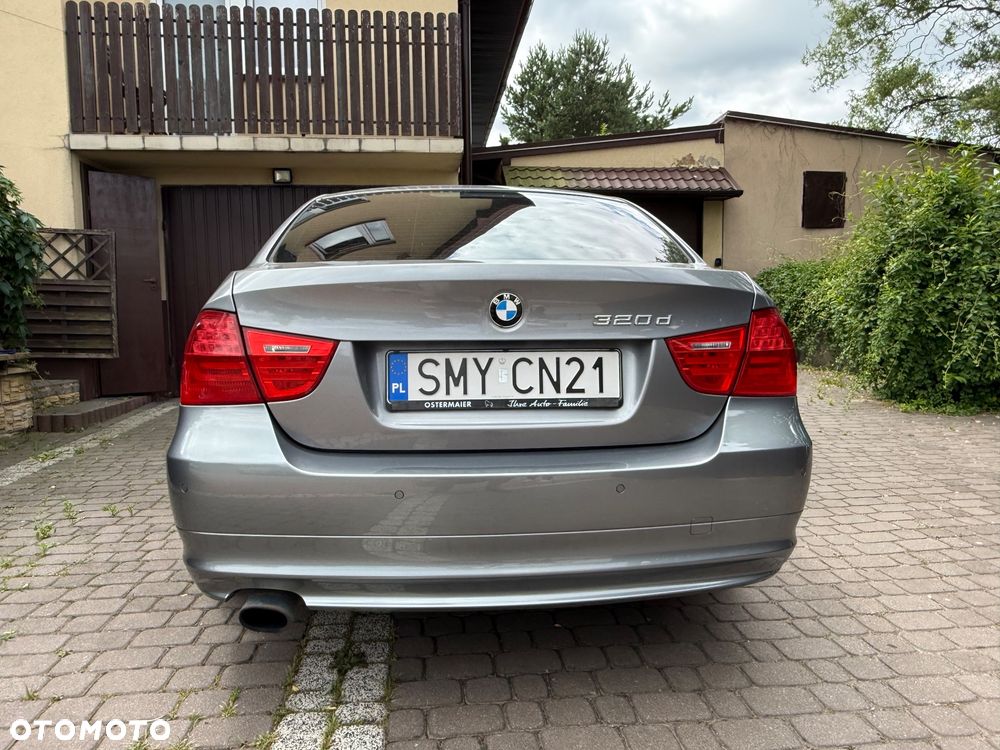 BMW Seria 3 320d xDrive DPF - 8