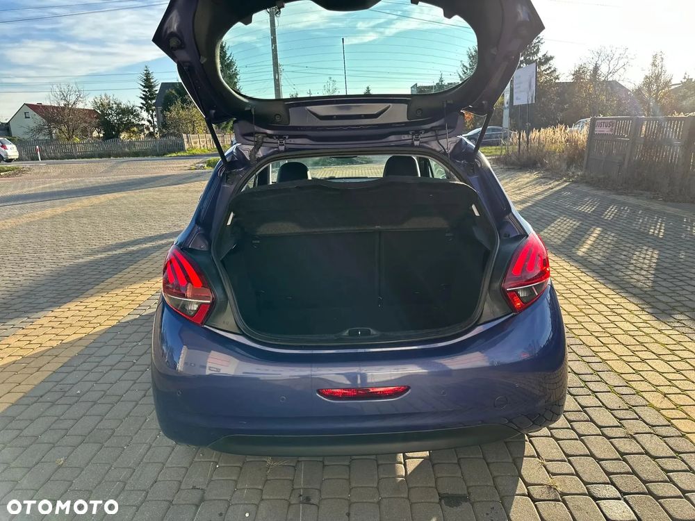 Peugeot 208 - 16