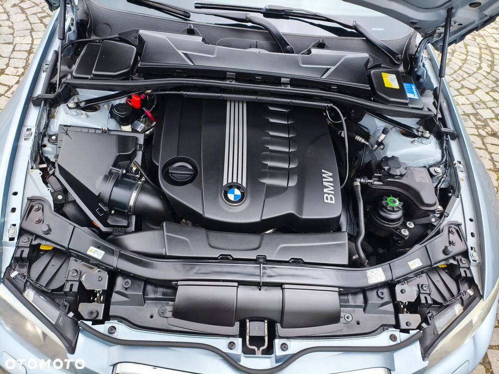 BMW Seria 3 330d xDrive - 23