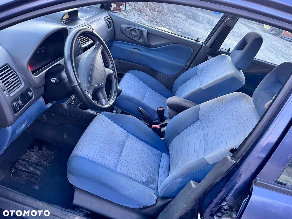 Mitsubishi Space Star - 10