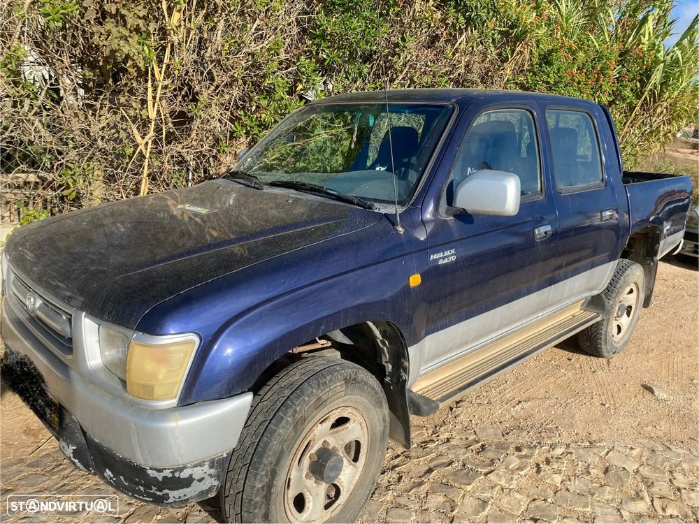 Toyota Hilux - 1