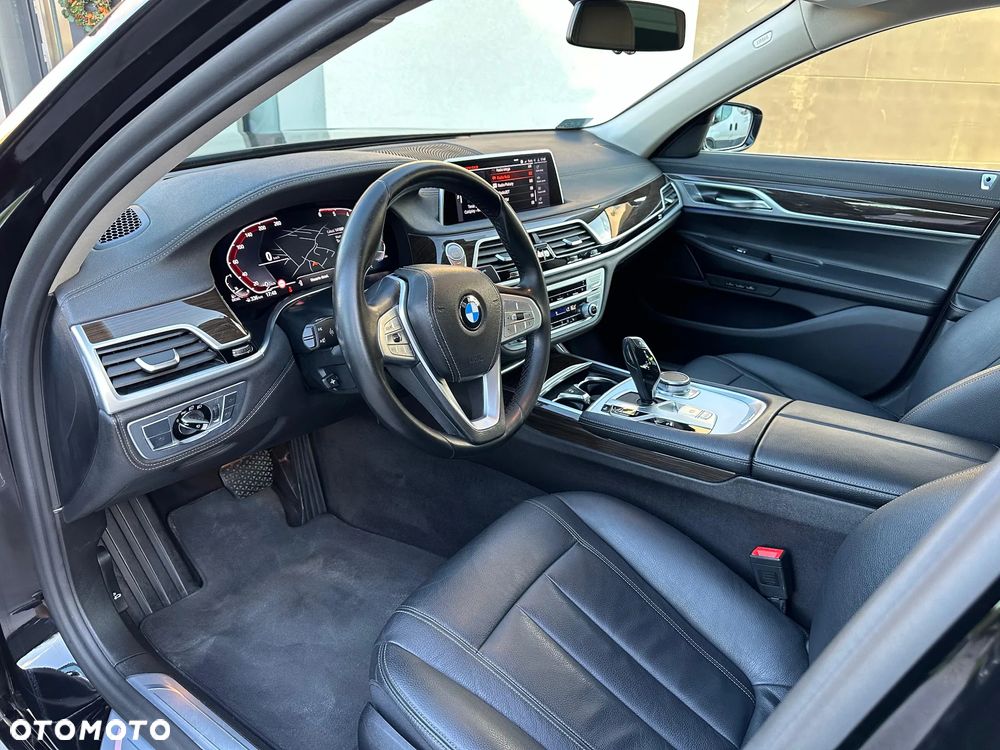 BMW Seria 7 730d xDrive - 32