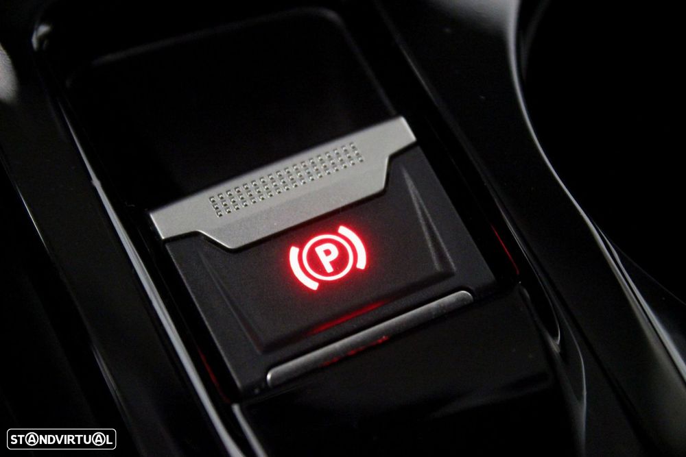 Peugeot 2008 1.5 BlueHDi Allure EAT8 - 33