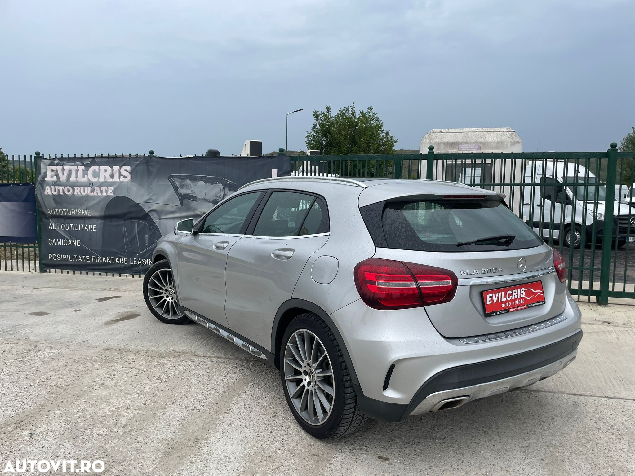 Mercedes-Benz GLA 200 d Aut. - 2