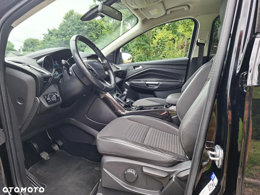 Ford Kuga 1.5 EcoBoost 2x4 Titanium - 10