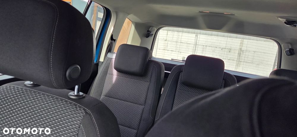 Volkswagen Touran - 12