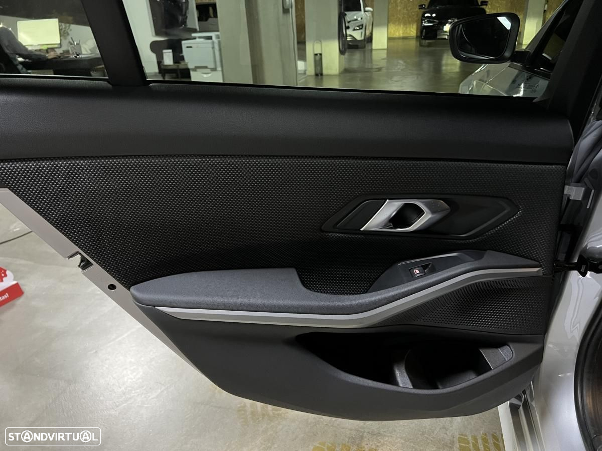 BMW 330 e Touring Corporate Edition Auto - 41