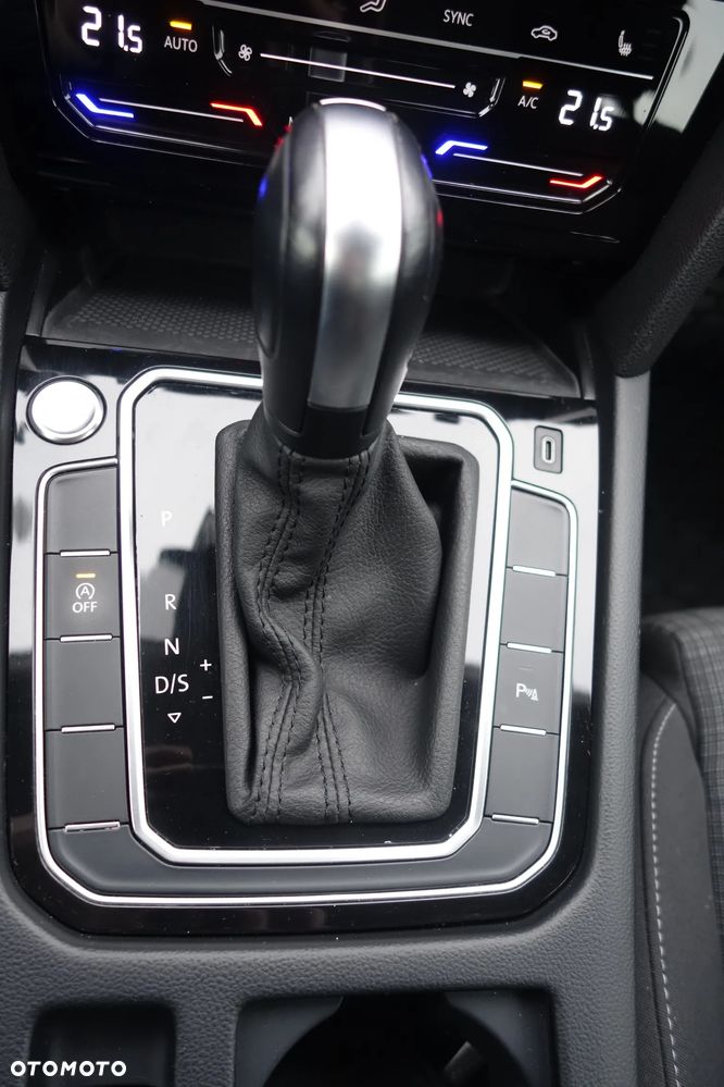 Volkswagen Passat Variant 2.0 TDI EVO Business DSG - 16