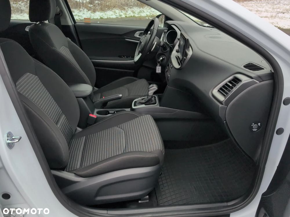 Kia Ceed 1.5 T-GDI M DCT - 22