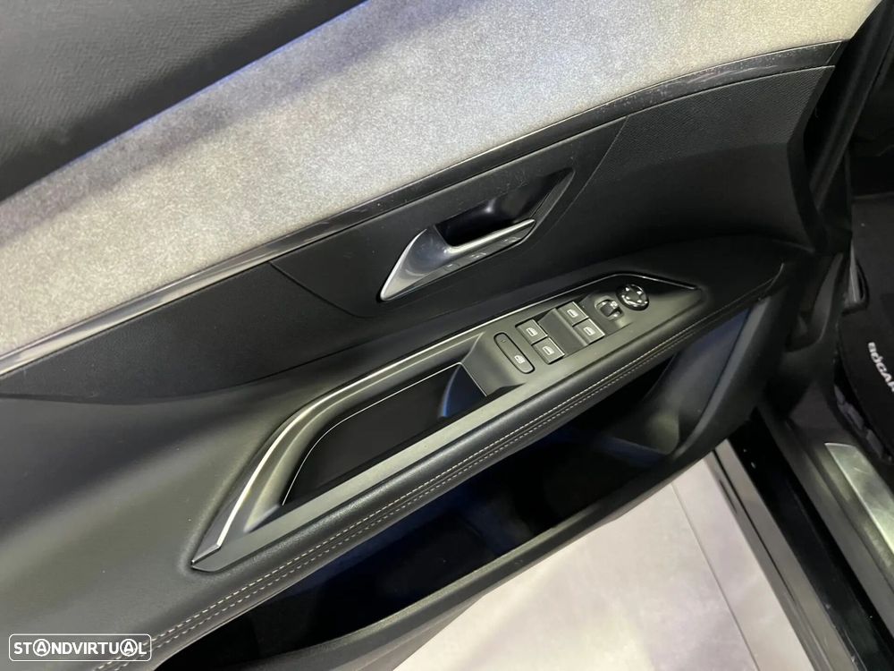 Peugeot 3008 1.6 Hybrid GT Pack e-EAT8 - 32